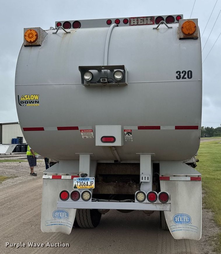 image for item DY0206 2014 Peterbilt 320 refuse truck