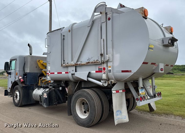 image for item DY0206 2014 Peterbilt 320 refuse truck