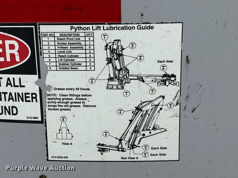 image for item DY0206 2014 Peterbilt 320 refuse truck