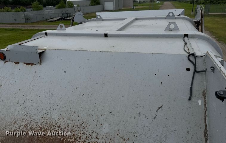 image for item DY0206 2014 Peterbilt 320 refuse truck