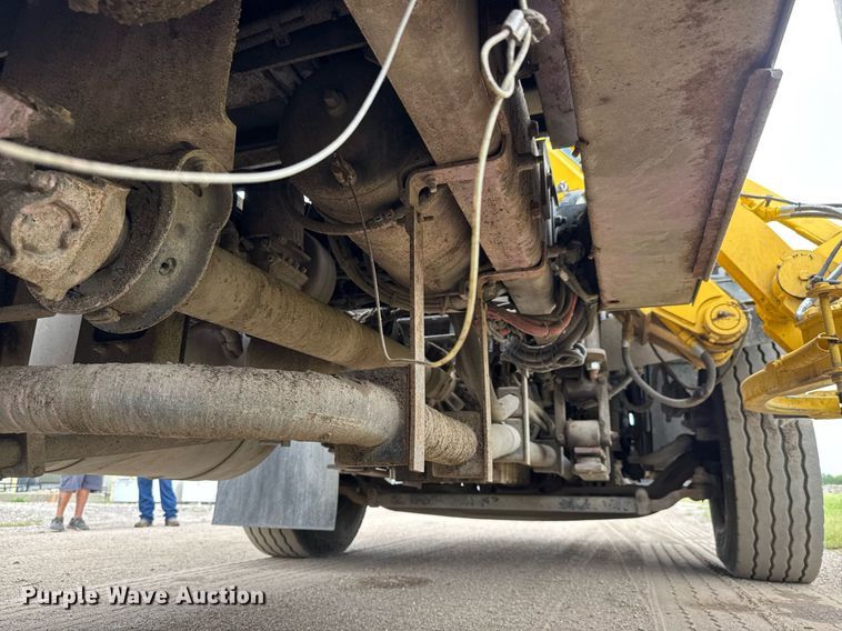 image for item DY0206 2014 Peterbilt 320 refuse truck