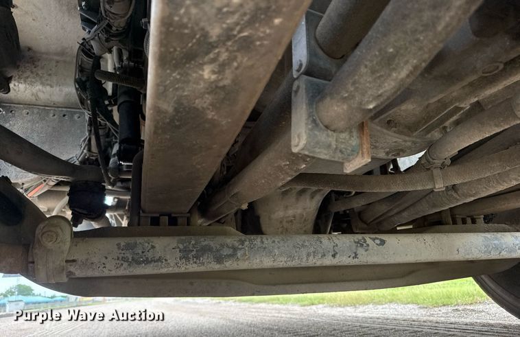 image for item DY0206 2014 Peterbilt 320 refuse truck