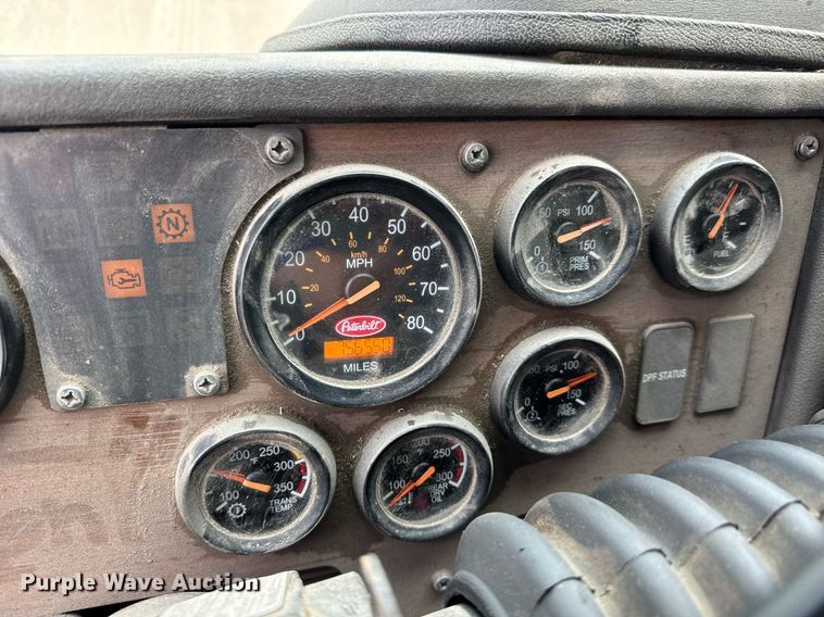 image for item DY0206 2014 Peterbilt 320 refuse truck