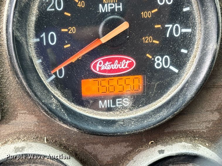 image for item DY0206 2014 Peterbilt 320 refuse truck