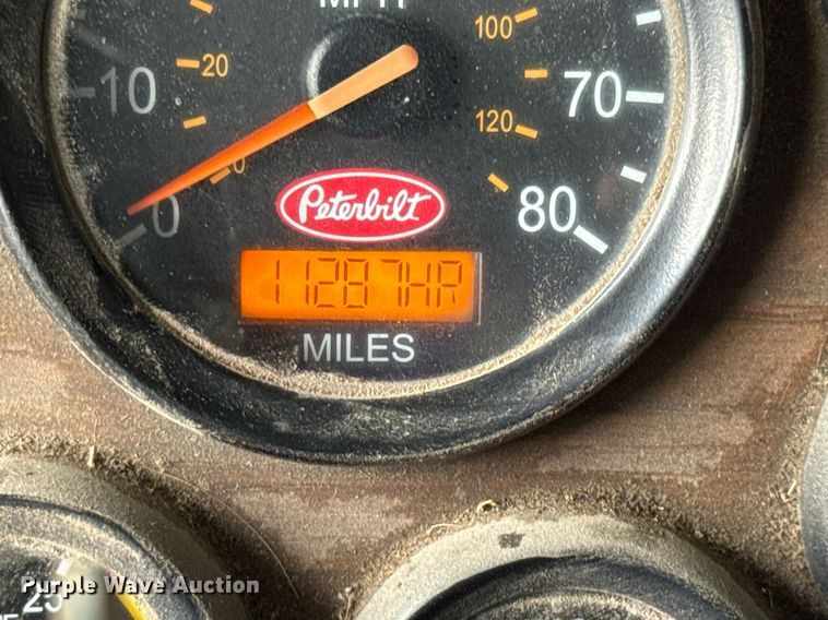 image for item DY0206 2014 Peterbilt 320 refuse truck