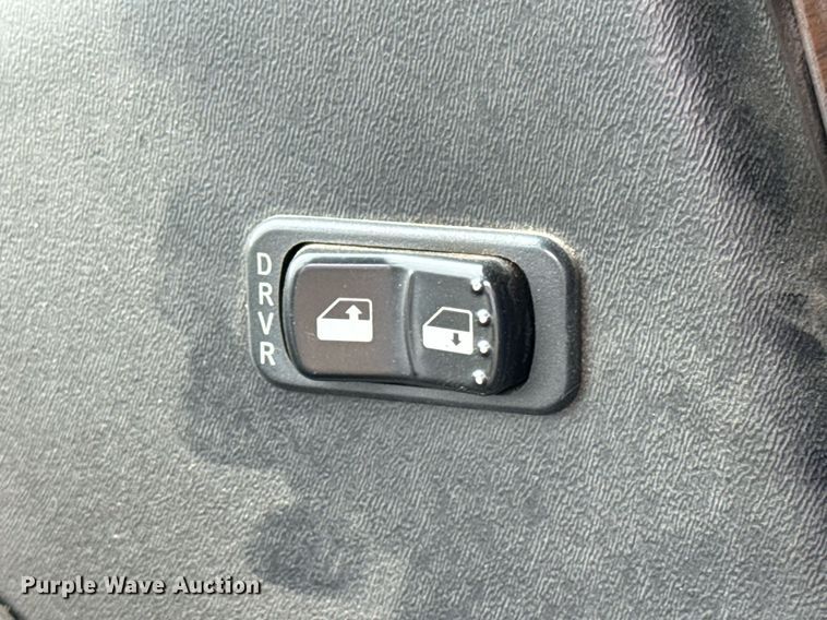 image for item DY0206 2014 Peterbilt 320 refuse truck