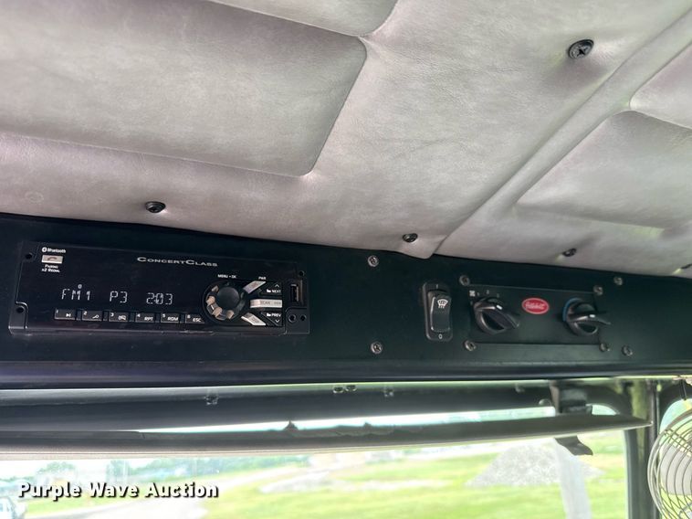 image for item DY0206 2014 Peterbilt 320 refuse truck