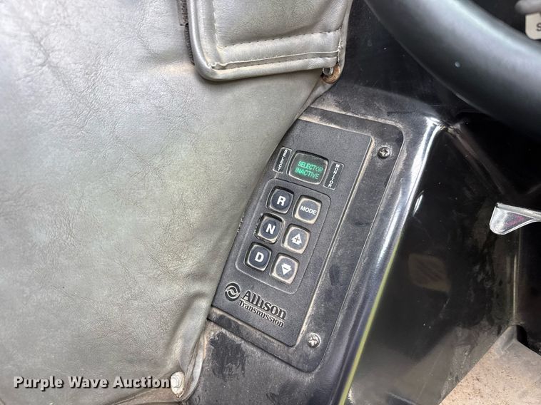 image for item DY0206 2014 Peterbilt 320 refuse truck