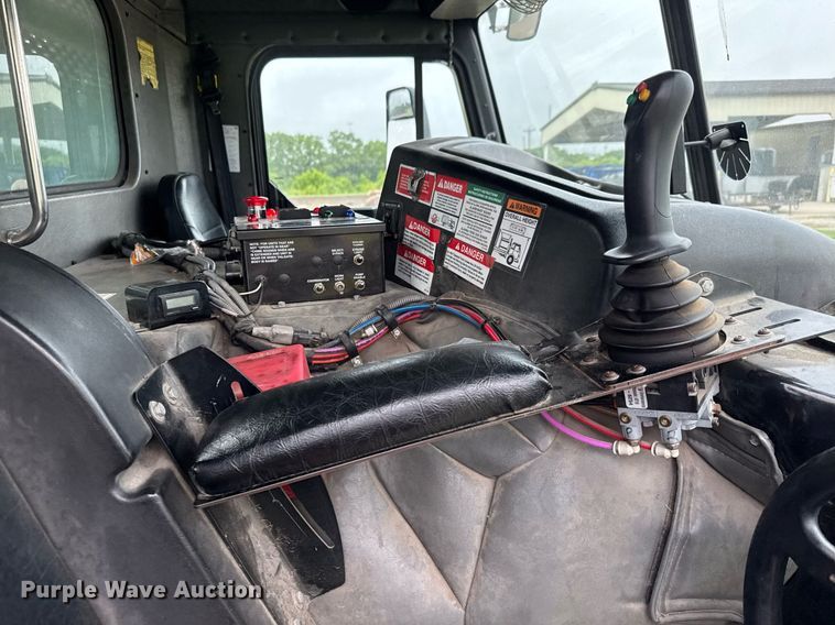 image for item DY0206 2014 Peterbilt 320 refuse truck