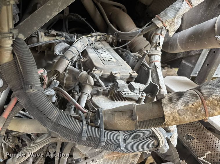 image for item DY0206 2014 Peterbilt 320 refuse truck