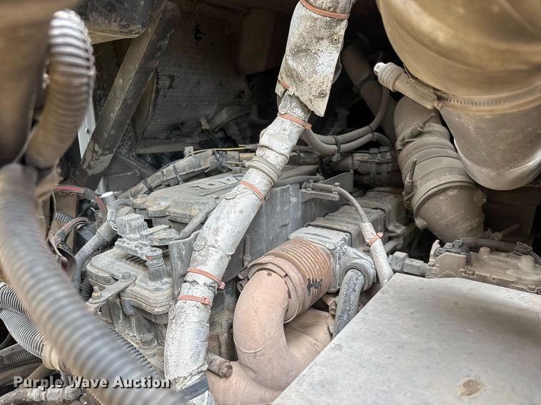 image for item DY0206 2014 Peterbilt 320 refuse truck