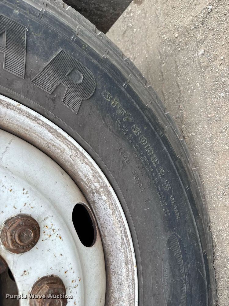 image for item DY0206 2014 Peterbilt 320 refuse truck