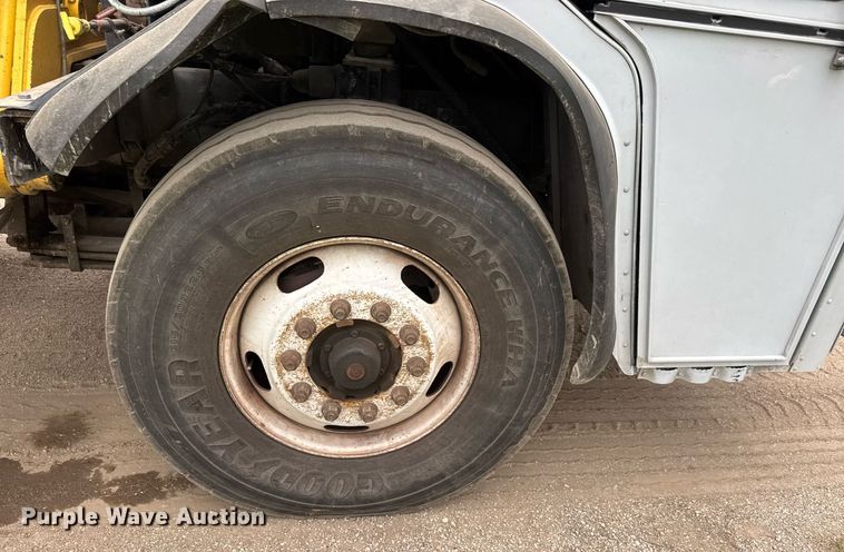 image for item DY0206 2014 Peterbilt 320 refuse truck