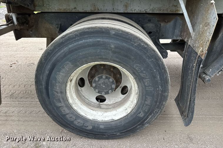 image for item DY0206 2014 Peterbilt 320 refuse truck