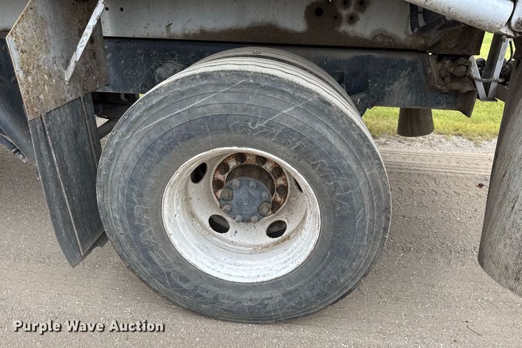 image for item DY0206 2014 Peterbilt 320 refuse truck