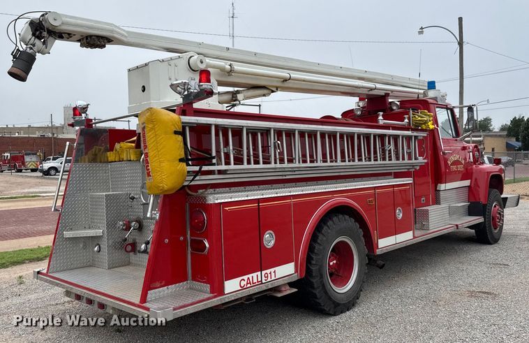 image for item DY0214 1978 Ford F800 fire truck