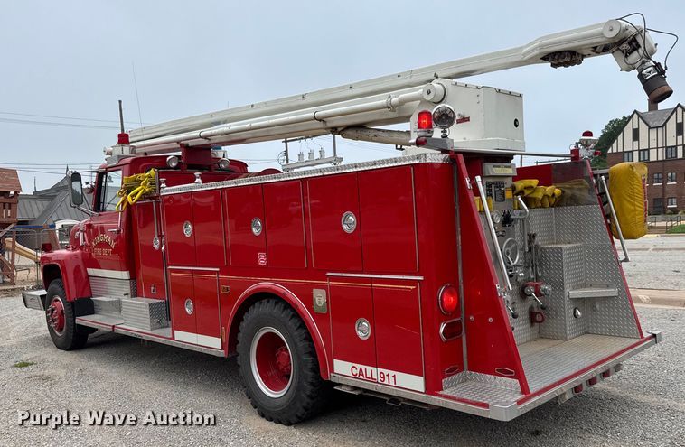 image for item DY0214 1978 Ford F800 fire truck