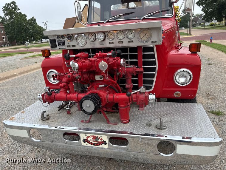 image for item DY0214 1978 Ford F800 fire truck