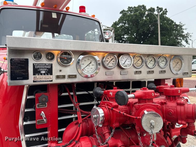image for item DY0214 1978 Ford F800 fire truck