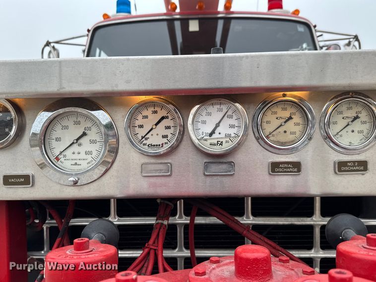 image for item DY0214 1978 Ford F800 fire truck