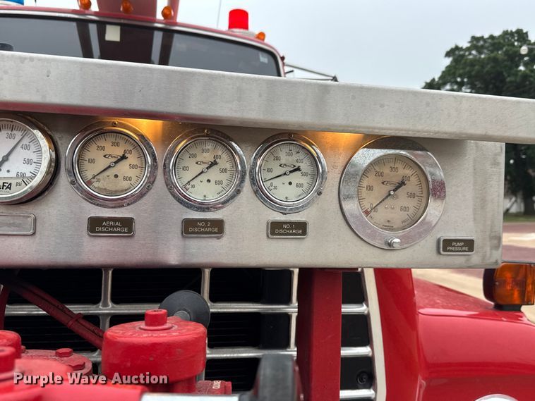 image for item DY0214 1978 Ford F800 fire truck