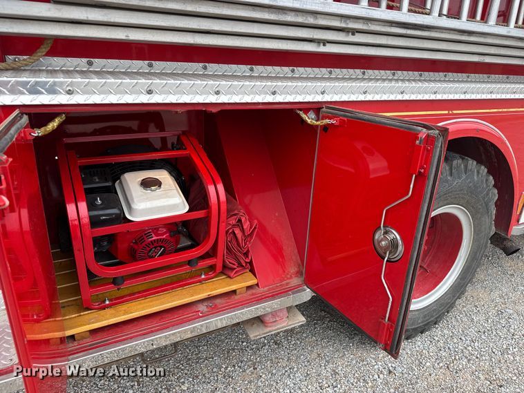 image for item DY0214 1978 Ford F800 fire truck