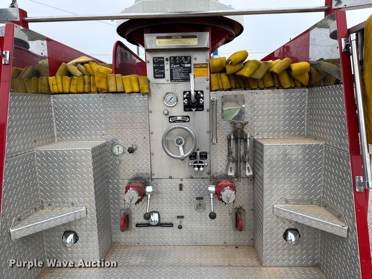 image for item DY0214 1978 Ford F800 fire truck