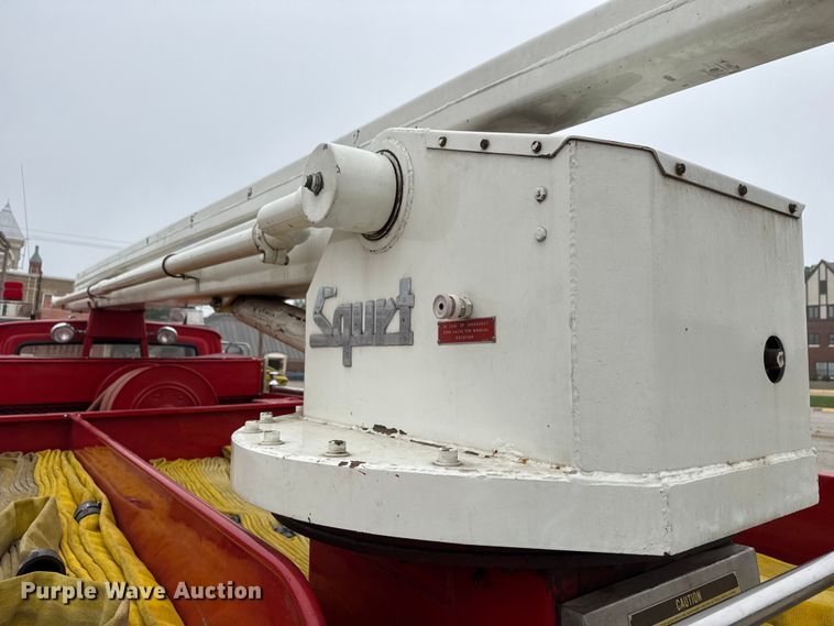 image for item DY0214 1978 Ford F800 fire truck