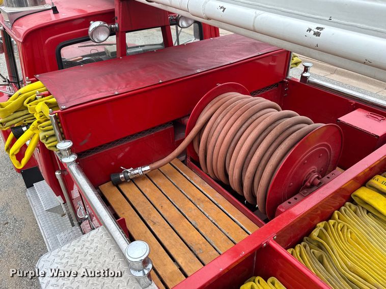 image for item DY0214 1978 Ford F800 fire truck