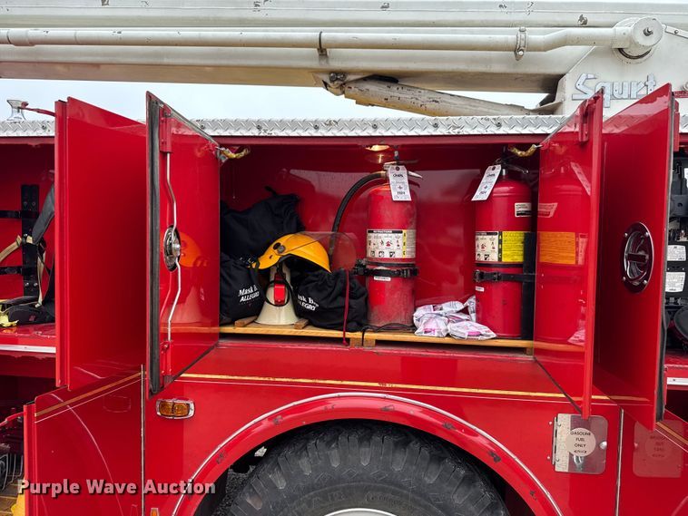 image for item DY0214 1978 Ford F800 fire truck