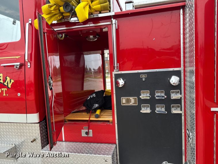 image for item DY0214 1978 Ford F800 fire truck