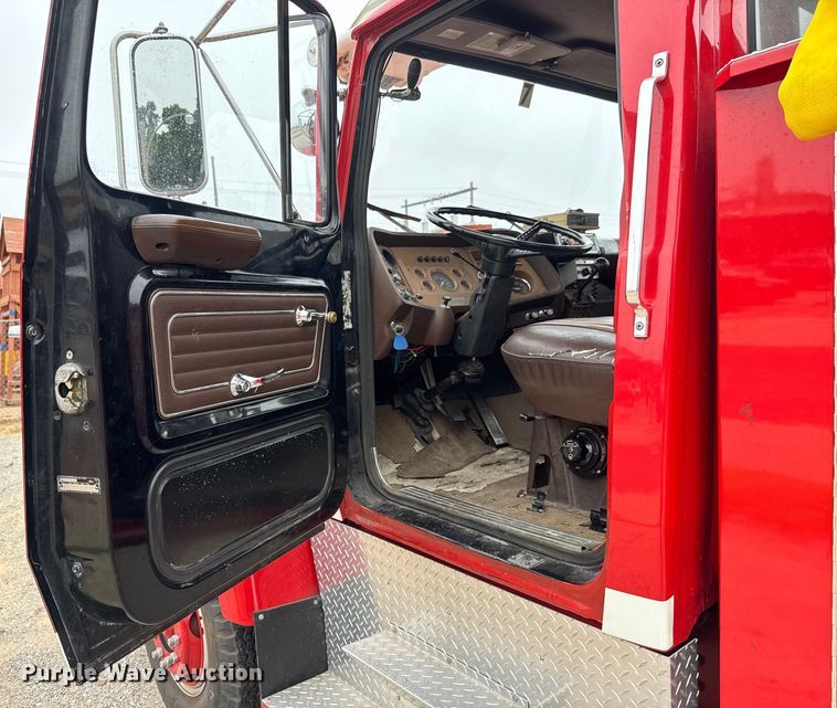 image for item DY0214 1978 Ford F800 fire truck