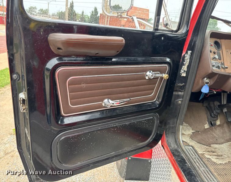 image for item DY0214 1978 Ford F800 fire truck