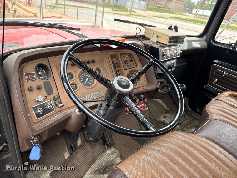 image for item DY0214 1978 Ford F800 fire truck