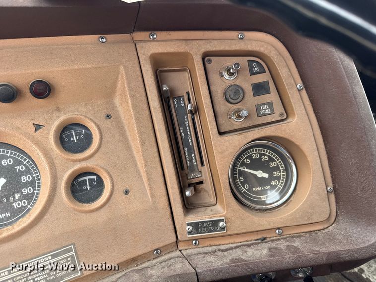 image for item DY0214 1978 Ford F800 fire truck