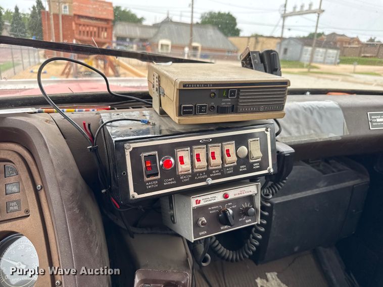 image for item DY0214 1978 Ford F800 fire truck