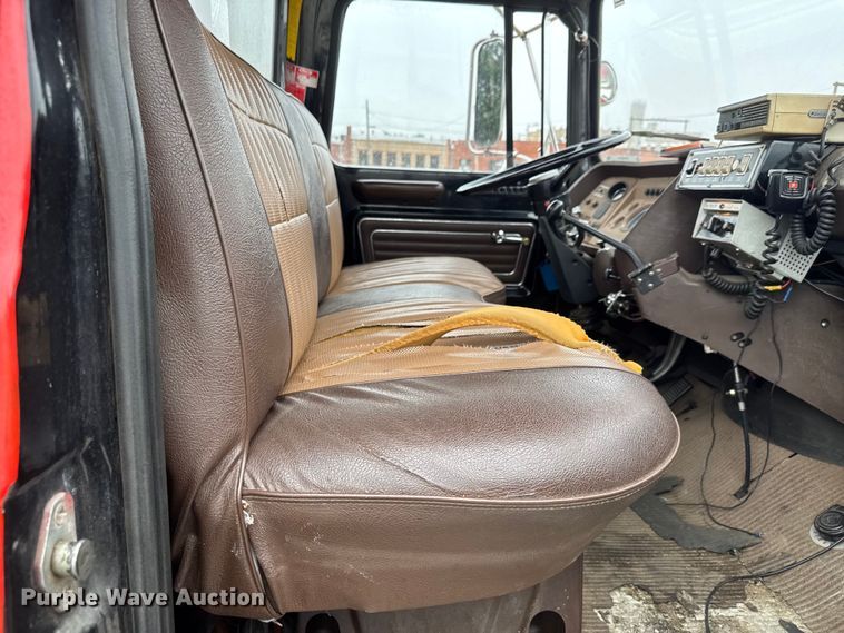 image for item DY0214 1978 Ford F800 fire truck