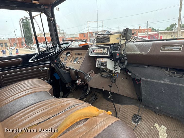 image for item DY0214 1978 Ford F800 fire truck