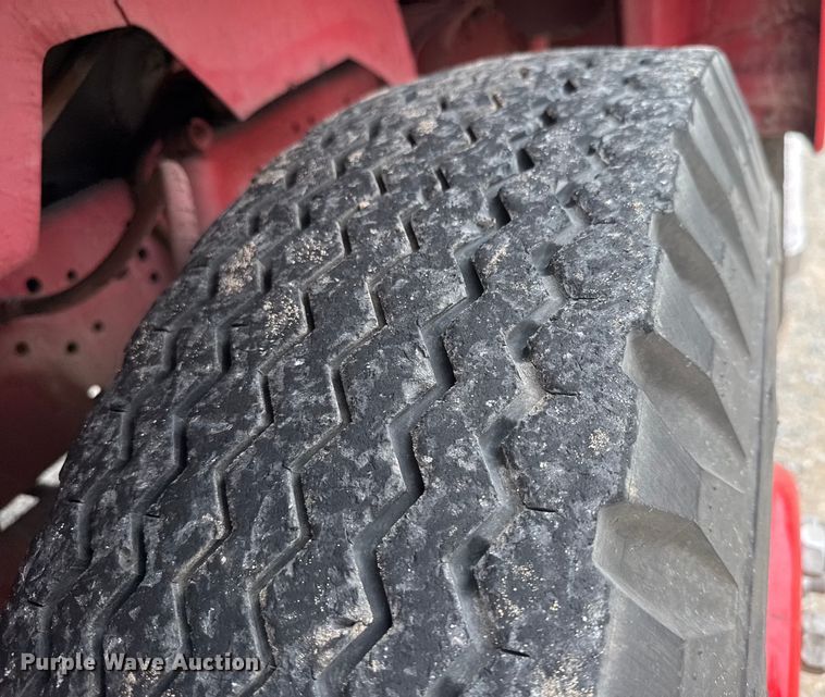 image for item DY0214 1978 Ford F800 fire truck