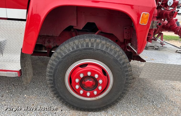 image for item DY0214 1978 Ford F800 fire truck