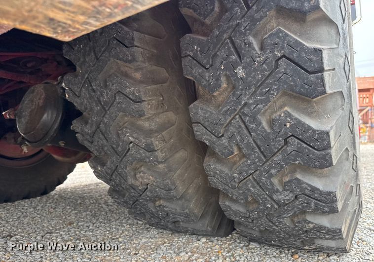 image for item DY0214 1978 Ford F800 fire truck