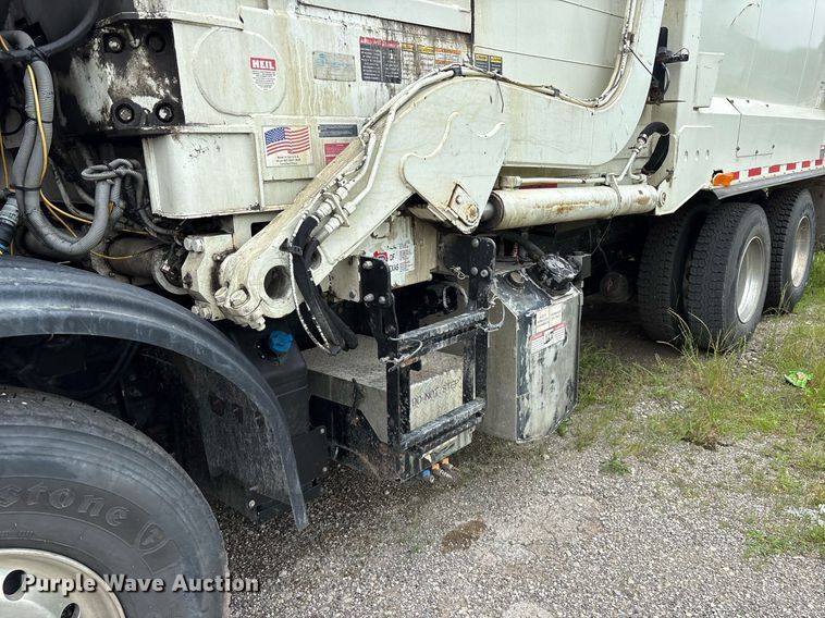 image for item DY0541 2017 Autocar ACX Xpeditor refuse truck