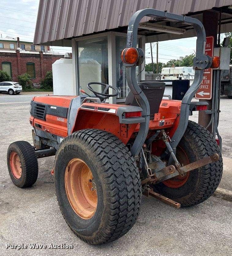 image for item DY0542 Kubota L4310 tractor