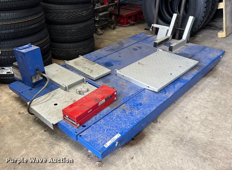 image for item DY0547 Strongway motorcycle lift 