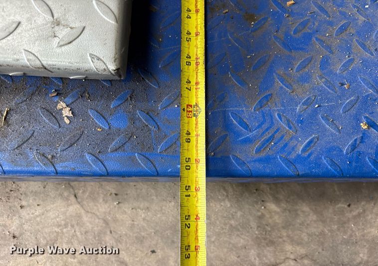 image for item DY0547 Strongway motorcycle lift 