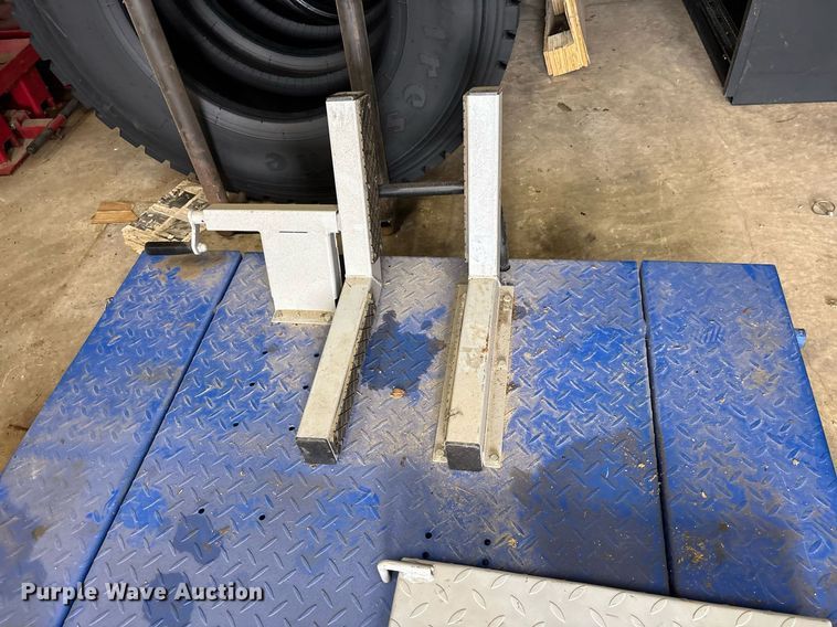 image for item DY0547 Strongway motorcycle lift 