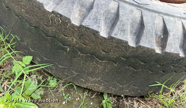 image for item DY0551 (8) tires