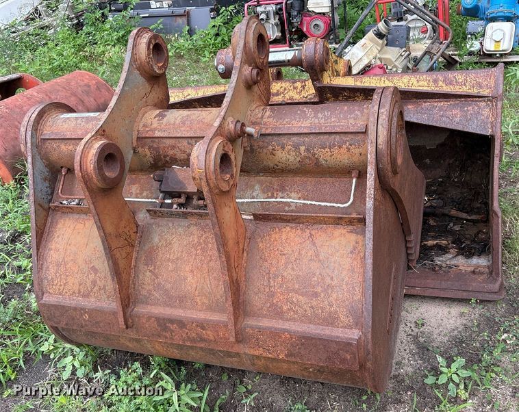 image for item DY0553 (3) excavator buckets