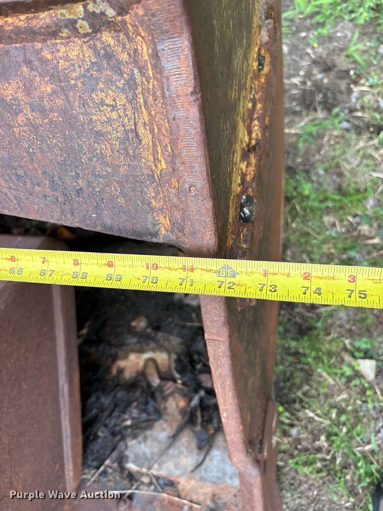 image for item DY0553 (3) excavator buckets