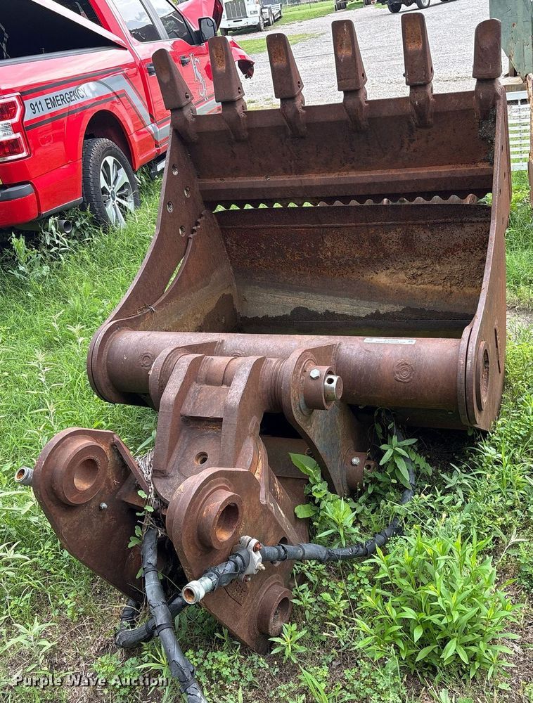 image for item DY0554 Helac clamshell bucket